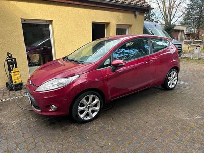 Gebraucht Ford Fiesta 96 PS (70 kW) 2009 Rot Kleinwagen