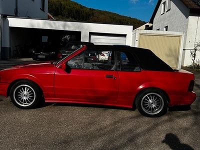 Begagnad Ford Escort Cabriolet 122 HK (89 kW) 1988 Röd Cab