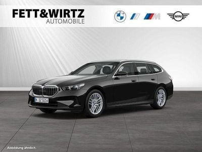 Gebraucht BMW 540 Comfort Edition 303 PS (222 kW) 2025 Saphirschwarz metallic Kombi