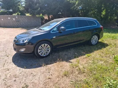 Gebraucht Opel Astra Innovation 179 PS (131 kW) 2012 Schwarz Kombi