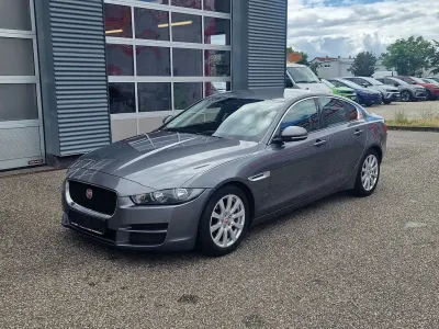 Gebraucht Jaguar XE Pure 163 PS (119 kW) 2015 Grau Limousine