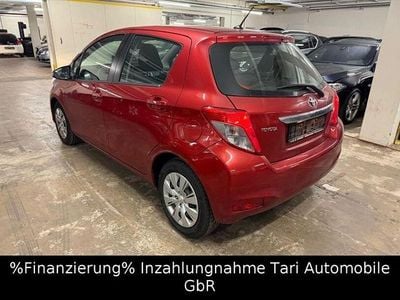 Gebraucht Toyota Yaris Life 99 PS (72 kW) 2012 Rot metallic Kleinwagen