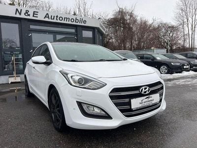 Weiß Gebraucht 2015 Hyundai i30 Premium Limousine | 6.990 € (Guter Preis)