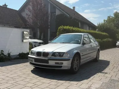 Gebraucht BMW 323 Basis 170 PS (125 kW) 1998 Silber Limousine