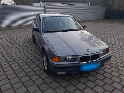 Brugt BMW 318 113 HK (83 kW) 1993 Grå Sedan