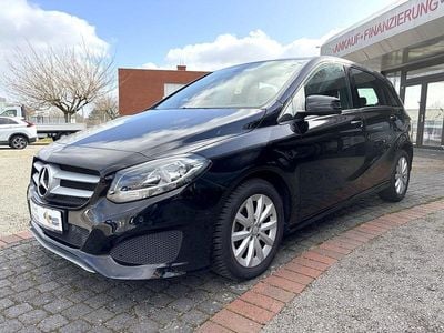 Używany Mercedes B200 136 KM (100 kW) 2015 Czarny Minivan
