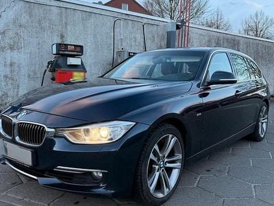 Gebraucht BMW 330 Luxury Line 258 PS (189 kW) 2014 Blau Kombi