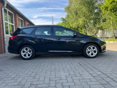 Gebraucht Ford Focus 105 PS (77 kW) 2011 Schwarz Kombi