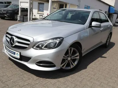 Gebraucht Mercedes E300 Avantgarde 231 PS (169 kW) 2013 Iridiumsilber  metalliclack Limousine