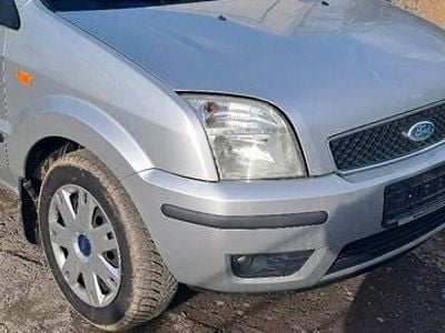 Second-hand Ford Fusion 2004 Argintiu Hatchback