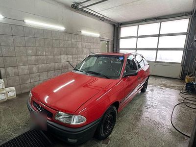 Second-hand Opel Astra 71 CP (52 kW) 1995 Roșu Berlinǎ