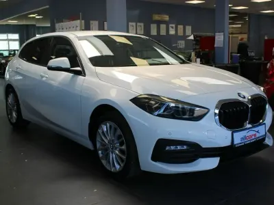 Gebraucht BMW 118 Advantage 136 PS (100 kW) 2022 Alpinweiß uni Limousine