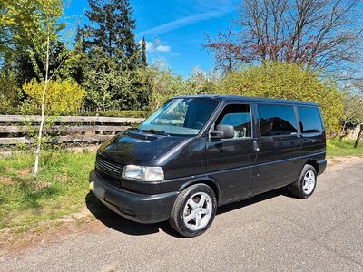 Second-hand VW Caravelle 151 CP (111 kW) 2001 Negru Van