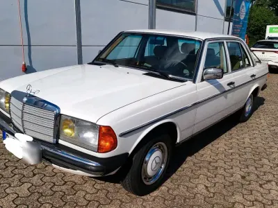 Gebraucht Mercedes E230 136 PS (100 kW) 1984 Weiß Limousine