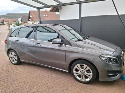 Gebraucht Mercedes B220 170 PS (125 kW) 2018 Silber Van / Kleinbus