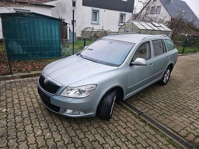 Blau Gebraucht 2009 Skoda Octavia Elegance Kombi | 4.999 € (Etwas zu teuer)