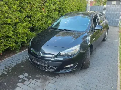 Gebraucht Opel Astra 140 PS (102 kW) 2016 Schwarz Kombi
