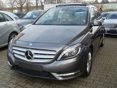 Usata Mercedes B180 122 CV (89 kW) 2013 Grigio Monovolume