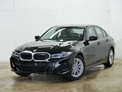 Gebraucht BMW 330e 292 PS (214 kW) 2024 Schwarz Limousine