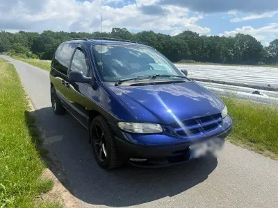 Gebraucht Chrysler Voyager 120 PS (88 kW) 1998 Blau Van / Kleinbus