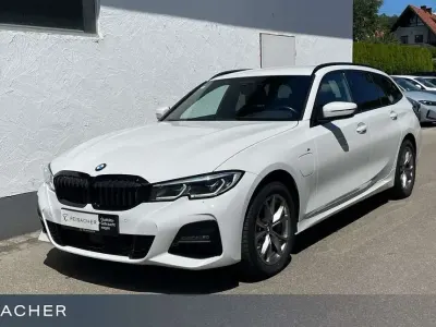 Gebraucht BMW 330e M Sport 184 PS (135 kW) 2020 Alpinweiß uni Kombi