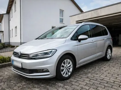 Gebraucht VW Touran Comfortline 150 PS (110 kW) 2016 Silber Van / Kleinbus