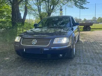 Second-hand VW Passat 136 CP (100 kW) 2004 Albastru Berlinǎ