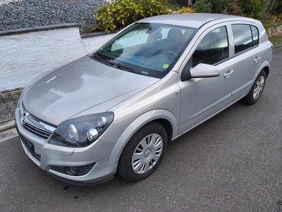 Usata Opel Astra Edition 115 CV (84 kW) 2008 Grigio Berlina