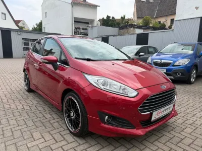 Gebraucht Ford Fiesta Titanium 140 PS (102 kW) 2016 Rot Kleinwagen