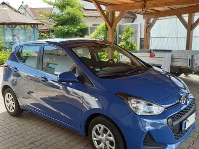 Gebraucht Hyundai i10 Life 87 PS (63 kW) 2017 Blau Kleinwagen