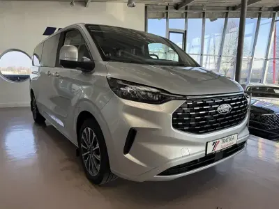 Gebraucht Ford Tourneo Titanium 170 PS (125 kW) 2025 Silber Van / Kleinbus