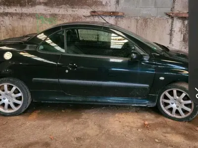 Gebraucht Peugeot 206 CC 110 PS (80 kW) 2002 Schwarz Cabrio
