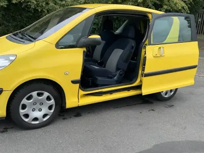 Gebraucht Peugeot 1007 75 PS (55 kW) 2006 Gelb Van / Kleinbus
