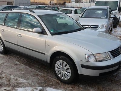 Silber Gebraucht 2000 VW Passat Comfortline Kombi | 2.190 € (Teuer)