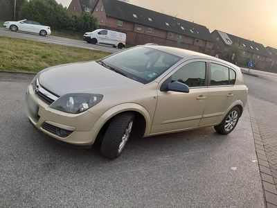 Gebraucht Opel Astra 125 PS (91 kW) 2004 Gelb Kleinwagen