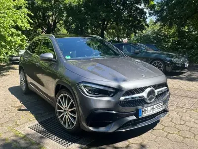 Gebraucht Mercedes GLA180 136 PS (100 kW) 2023 Grau SUV