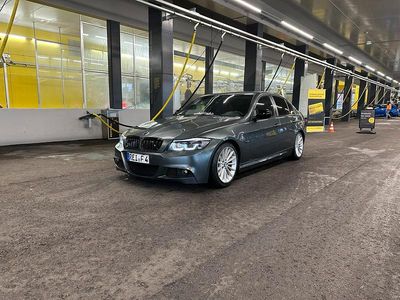 Grün Gebraucht 2010 BMW 320 M Sport Limousine | 12.000 €