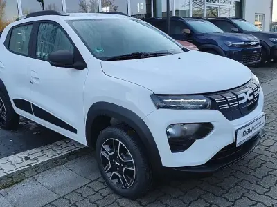 Käytetty Dacia Spring Essentiel 33 kW (45 HP) 2023 Valkoinen Viistoperä