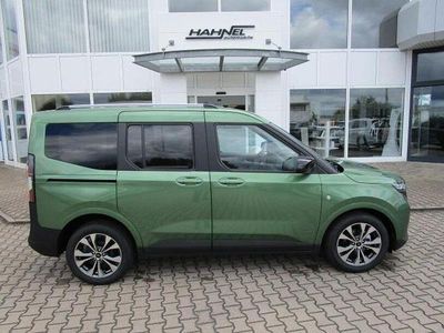 Neu Ford Tourneo Courier Titanium 125 PS (91 kW) 2025 Grün Van / Kleinbus