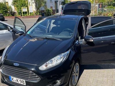 Second-hand Ford Fiesta Titanium 101 CP (74 kW) 2014 Negru Hatchback