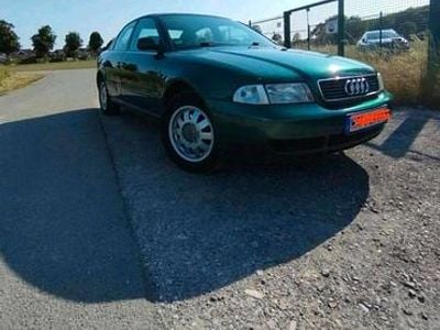 Grün Gebraucht 1998 Audi A4 Limousine | 1.000 € (Guter Preis)