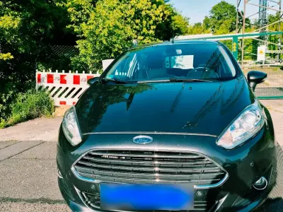 Gebraucht Ford Fiesta 101 PS (74 kW) 2016 Grau Kleinwagen