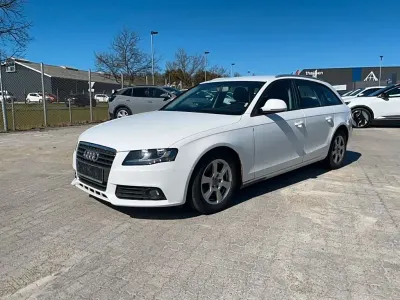 Używany Audi A4 Attraction 160 KM (117 kW) 2008 Biały Kombi
