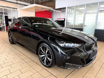 Gebraucht BMW i5 M Sport 289 kW (394 PS) 2025 Schwarz Limousine
