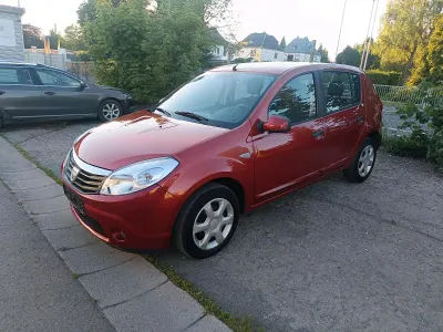 Używany Dacia Sandero 90 KM (66 kW) 2008 Czerwony Hatchback