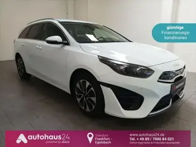 Gebraucht Kia Ceed Platinum Edition 141 PS (103 kW) 2023 Weiß Kleinwagen