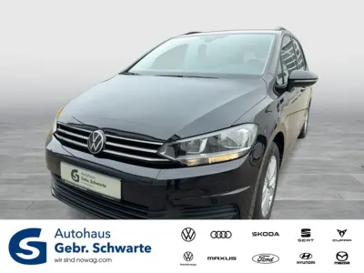 Gebraucht VW Touran Comfortline 150 PS (110 kW) 2023 Schwarz Van / Kleinbus
