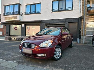 Usado Hyundai Accent 97 HP (71 kW) 2009 Vermelho Sedan