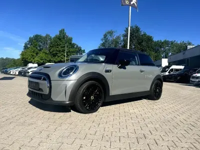 Gebraucht Mini Cooper SE Classic 135 kW (184 PS) 2022 Moonwalk grey grau metallic Kleinwagen