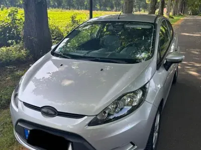 Gebraucht Ford Fiesta Ambiente 60 PS (44 kW) 2009 Silber Limousine